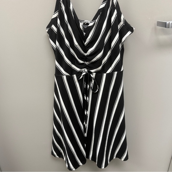 Black and White Striped Casual Dress‎ - Picture 6 of 8